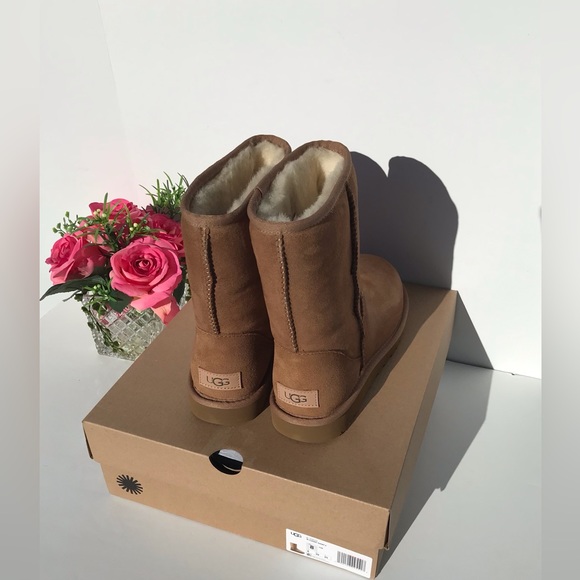 UGG Classic Short II Boot - Picture 4 of 8